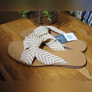 Universal Thread Tan Sandals‎ Size 8.5
